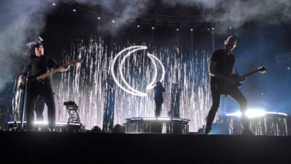 A Perfect Circle durante una presentación en vivo.