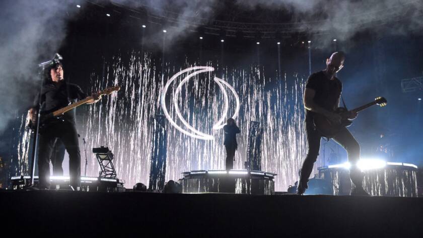 A Perfect Circle durante una presentación en vivo.