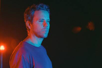 Anthony Gonzalez de M83 en fotografía promocional de 2026.