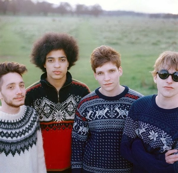 Childhood en Louder Radio
