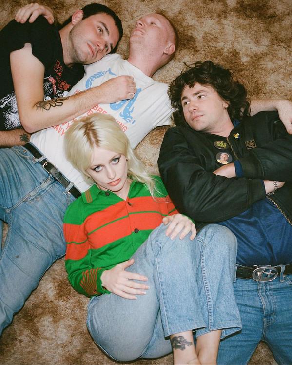 Amyl and The Sniffers