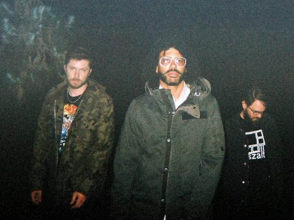 Clipping. en Louder Radio