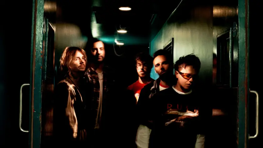 Nothing But Thieves. Imagen promocional de la gira Stray Dogs.