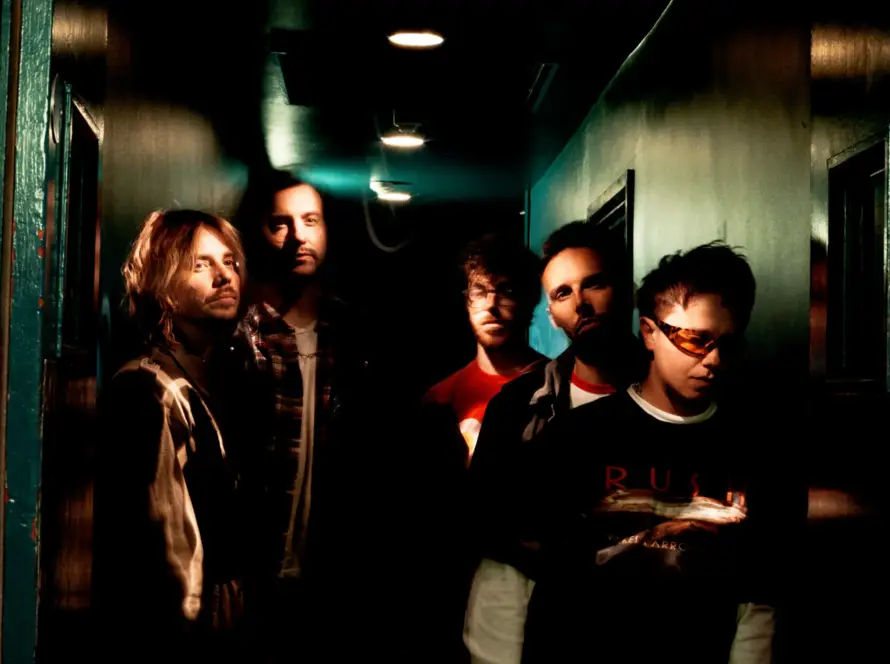 Nothing But Thieves. Imagen promocional de la gira Stray Dogs.
