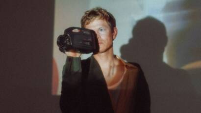 Perfume Genius en fotografía promocional de 2026. Foto: Alex Kacha.