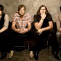 Kings of Leon mira la Tierra desde arriba en “Cold Blue Dawn”