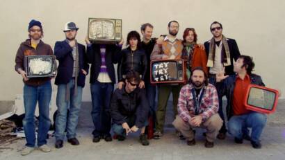 Broken Social Scene durante una presentación en 2005.
