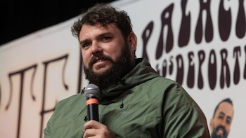 Porter con David Velasco durante una presentación en vivo