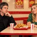 Noel Gallagher tendrá una cita con Amelia Dimoldenberg: su Chicken Shop Date sale este viernes
